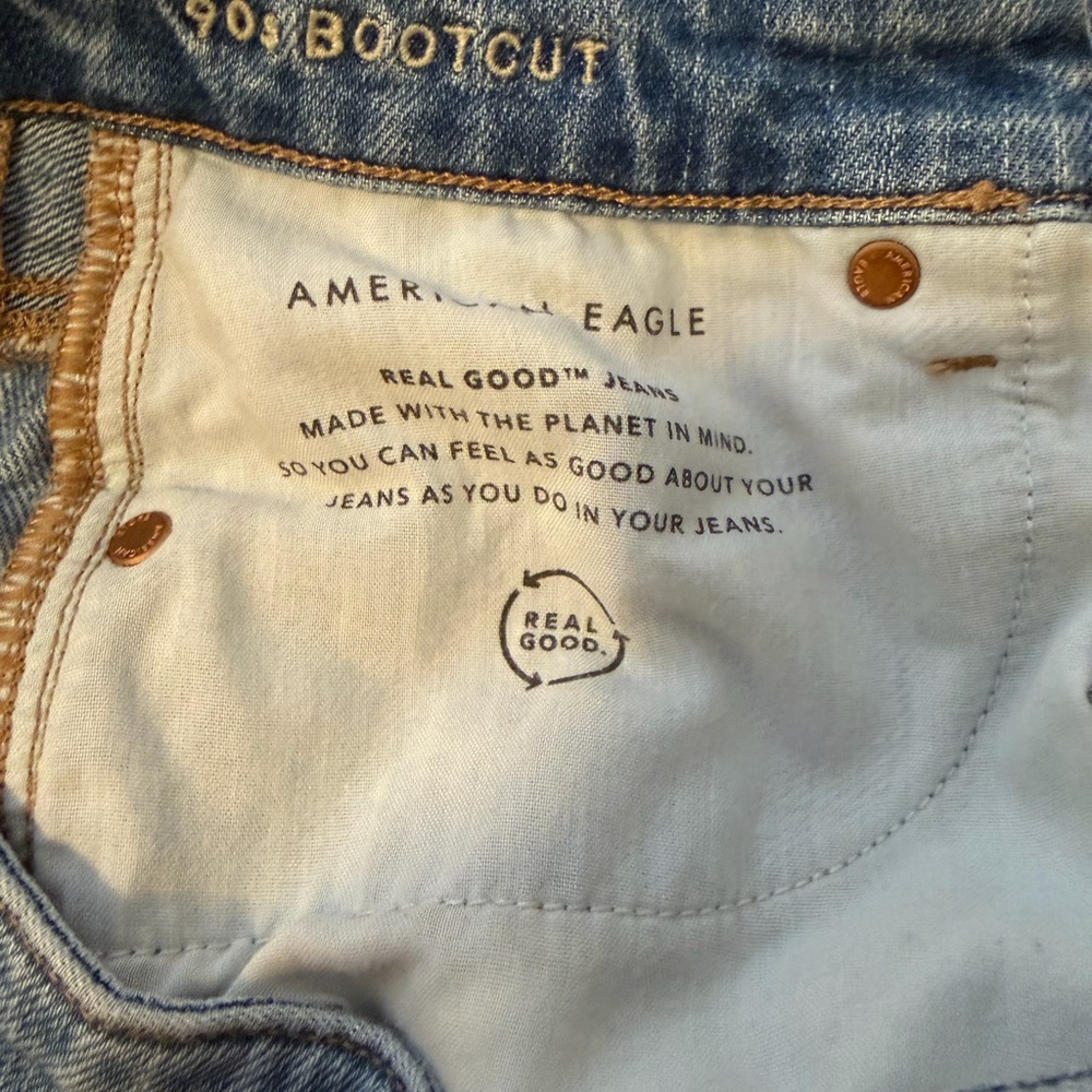 American Eagle 90’s Boot Cut Light Wash Jeans 100% Cotton Size 0 Regular - Picture 3 of 5